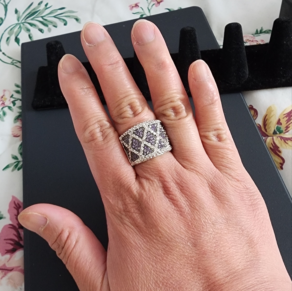 Ring - Picture 2 of 11